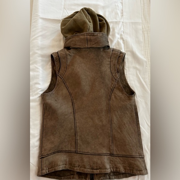 Doma Leather Vest /Free People. M/L runs small like Med. Zip out dickie w/ hood. - Picture 4 of 7